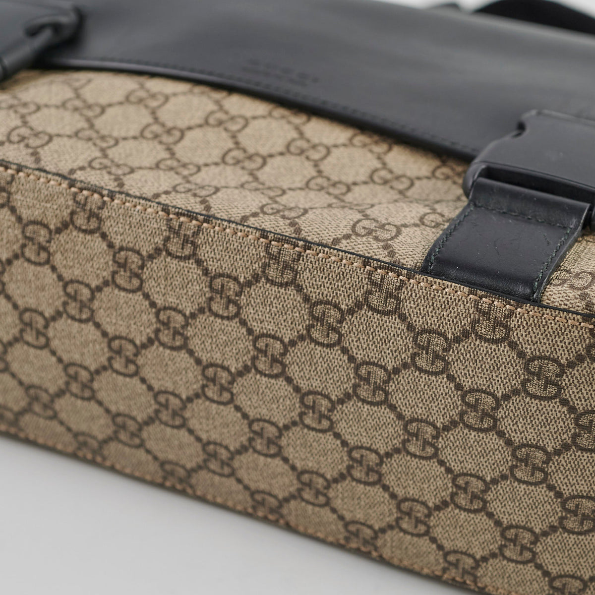 Gucci GG Surpreme Monogram Messenger Bag - photo 18