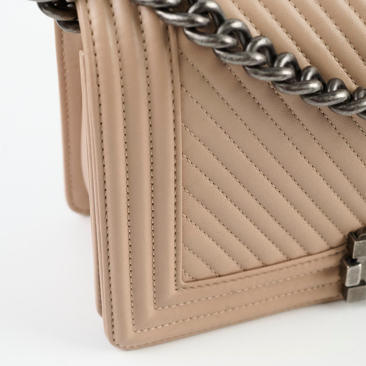 Chanel Boy Old Medium Chevron Beige Lambskin - photo 11