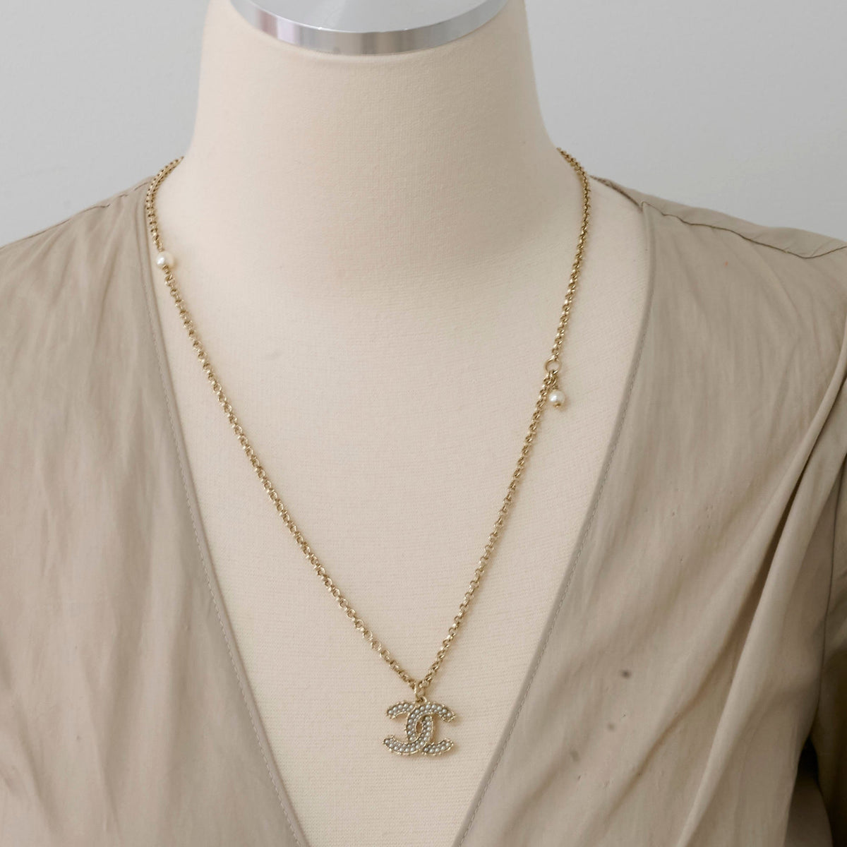 Chanel CC Logo Necklace Pearl - photo 4