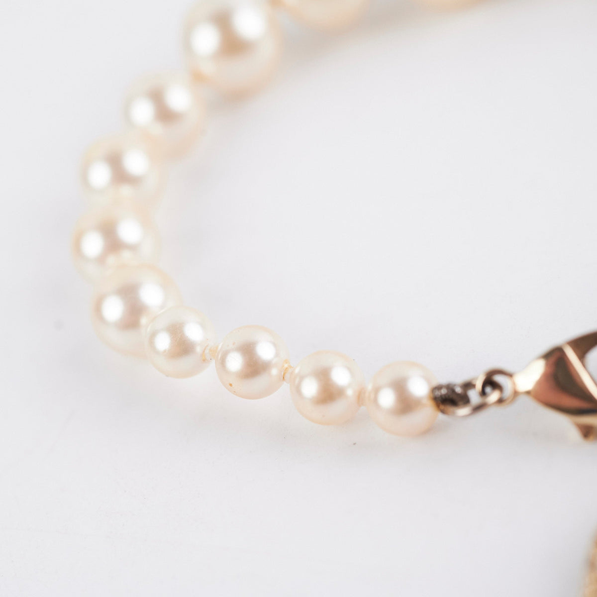 Chanel CC Logo Pearl Bracelet - photo 8