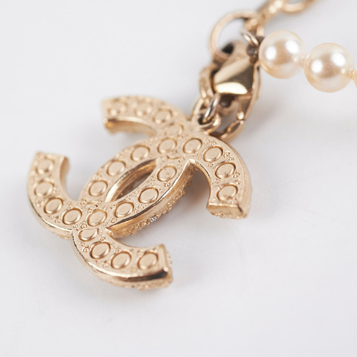 Chanel CC Logo Pearl Bracelet - photo 6