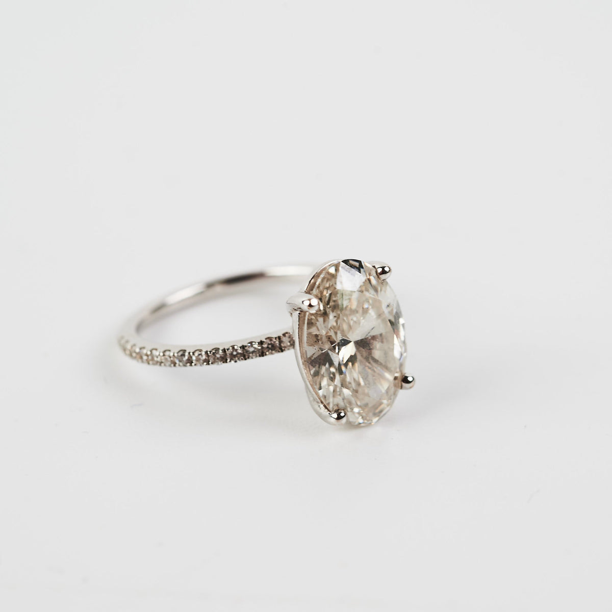 4.05 Labgrown Oval Diamond Ring - photo 4