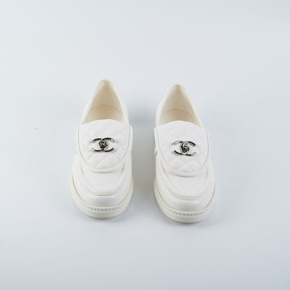 Chanel White 39.5 Logo Loafers - photo 2
