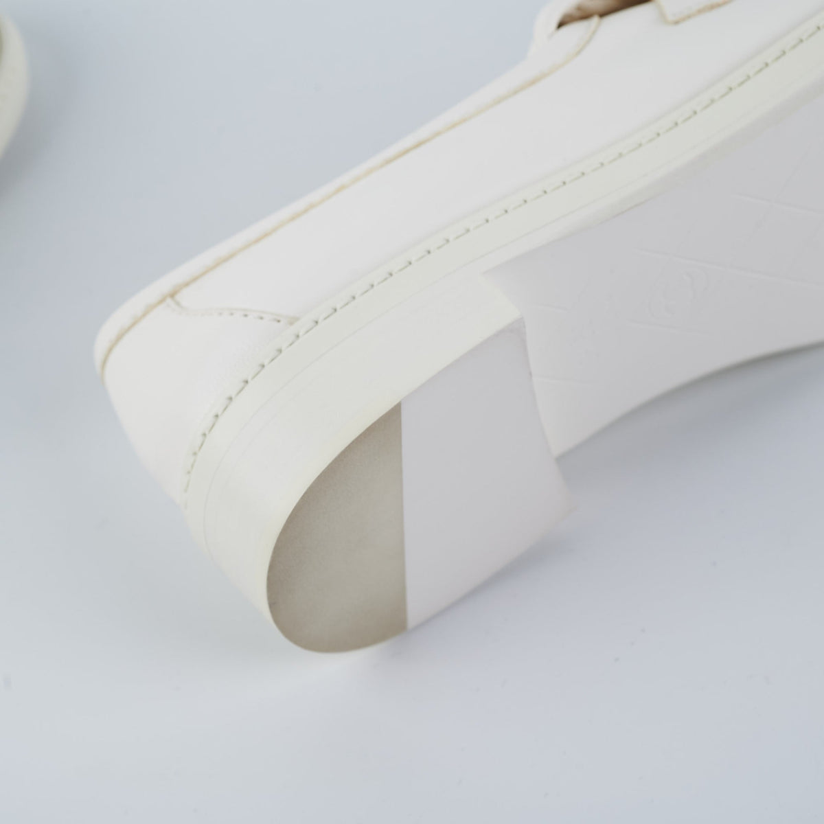 Chanel White 39.5 Logo Loafers - photo 8
