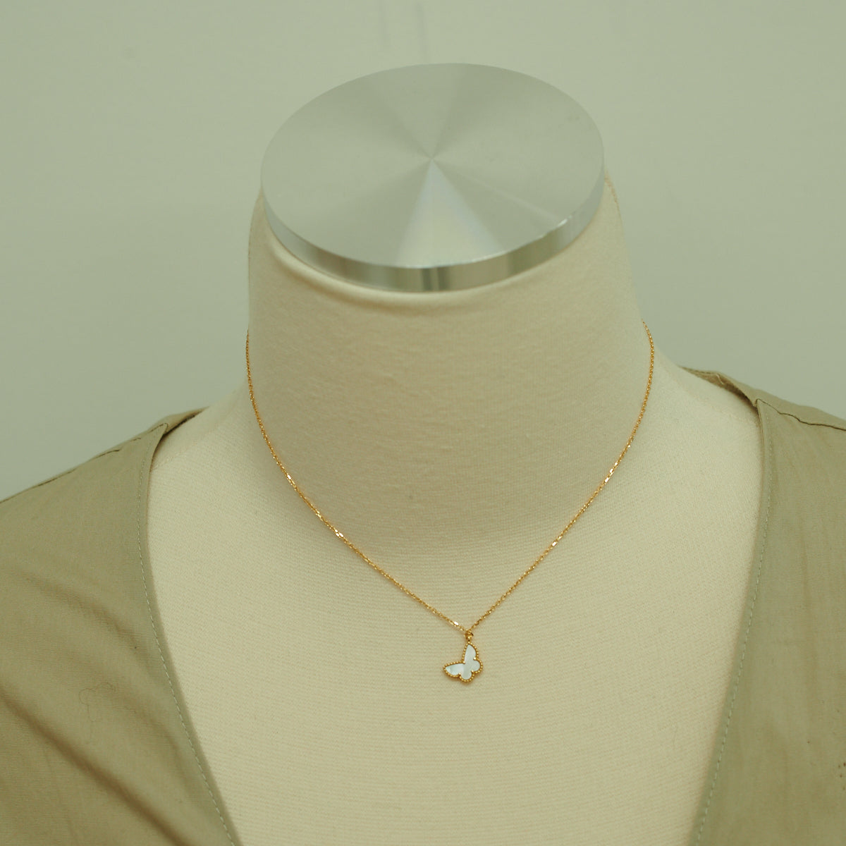 Van Cleef & Arpels Butterfly Mother of Pearl Necklace 2013 - photo 11