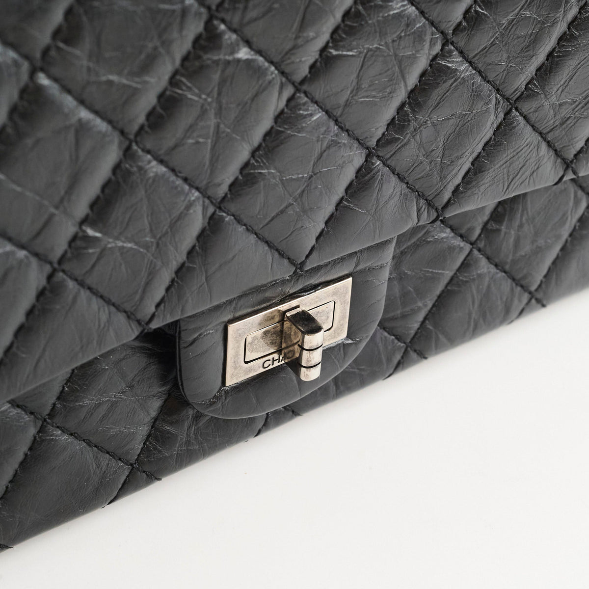 Chanel Reissue 2.55 226 Black - photo 12