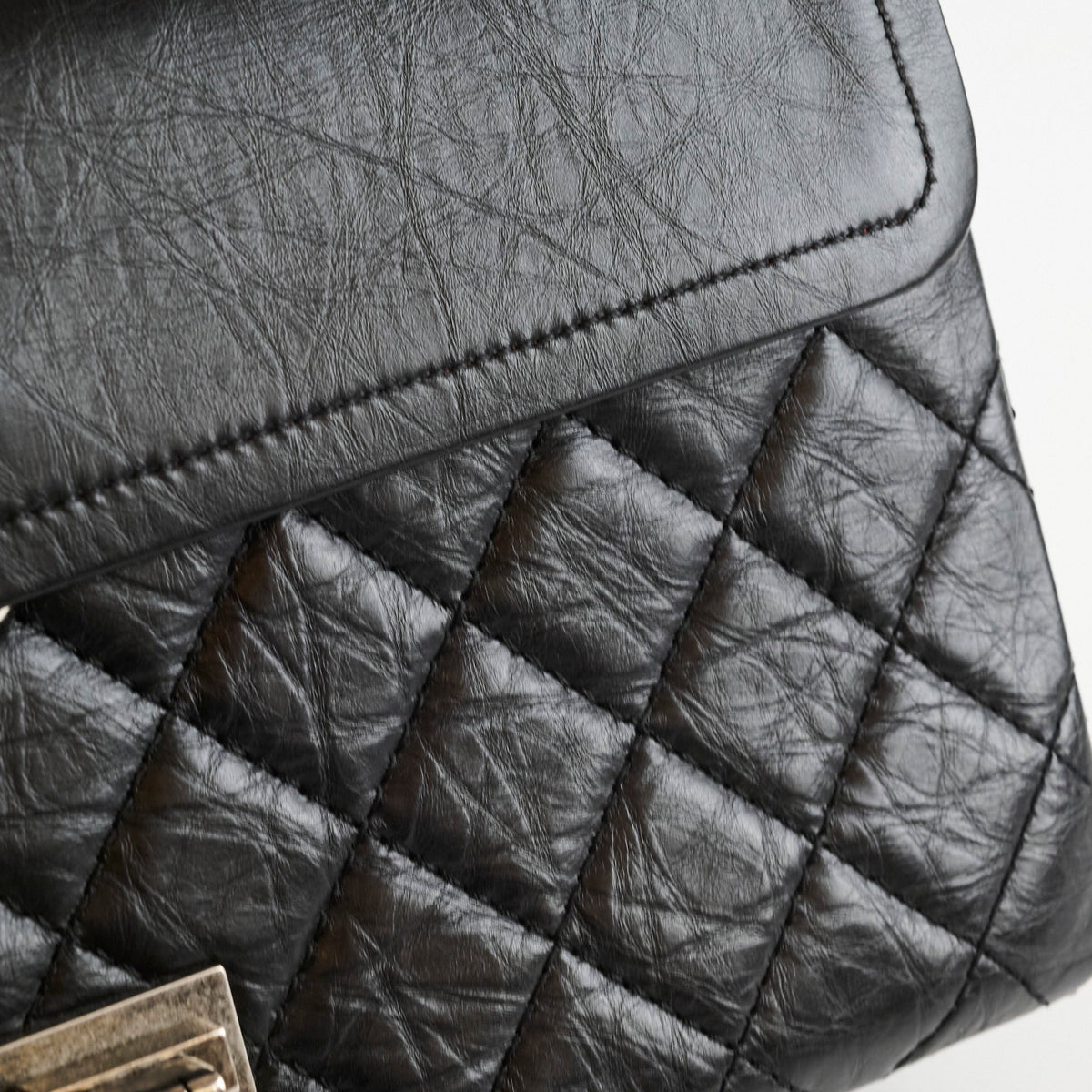 Chanel Reissue 2.55 226 Black - photo 6