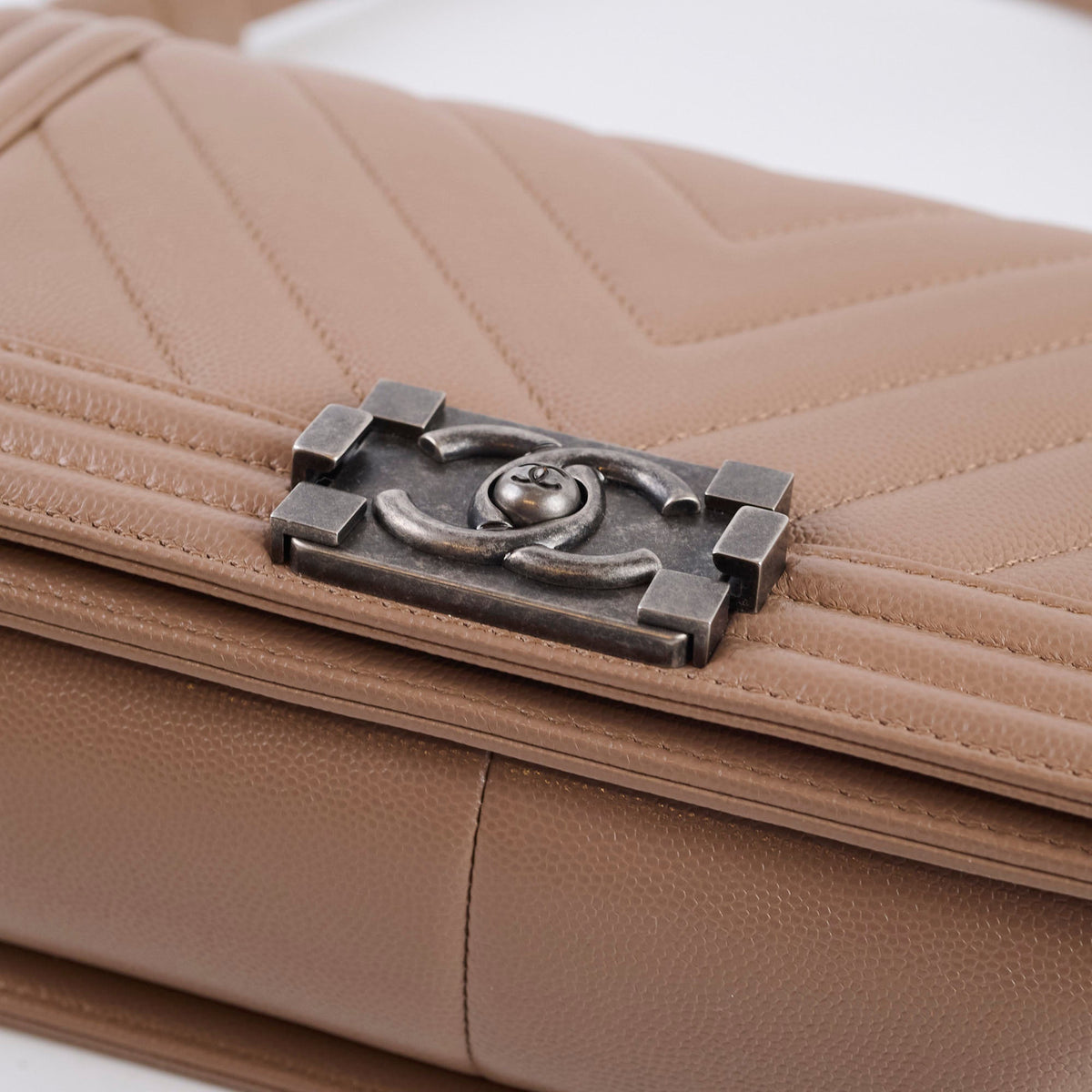 Chanel Old Medium Boy Chevron Taupe Latte Caviar - photo 11