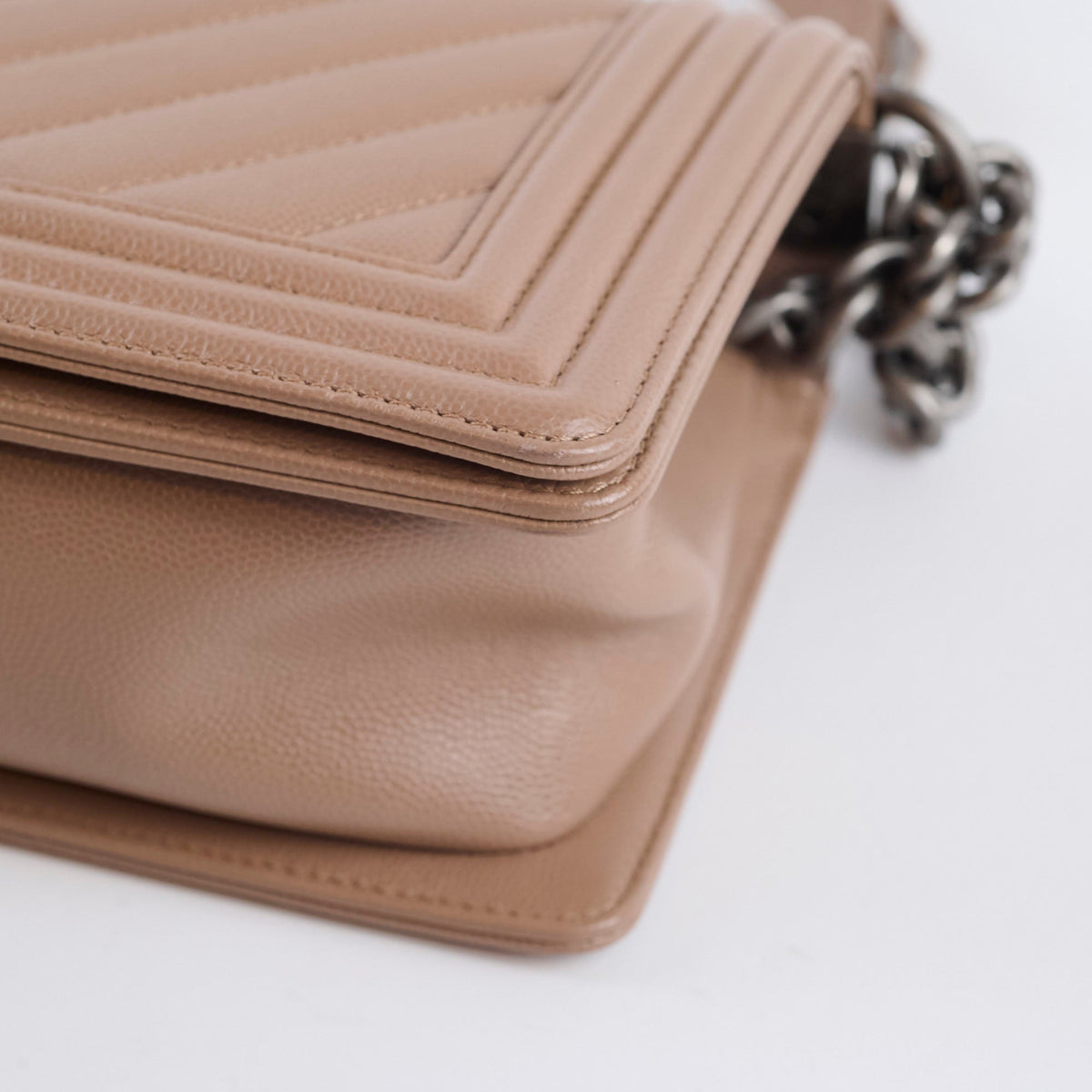 Chanel Old Medium Boy Chevron Taupe Latte Caviar - photo 8