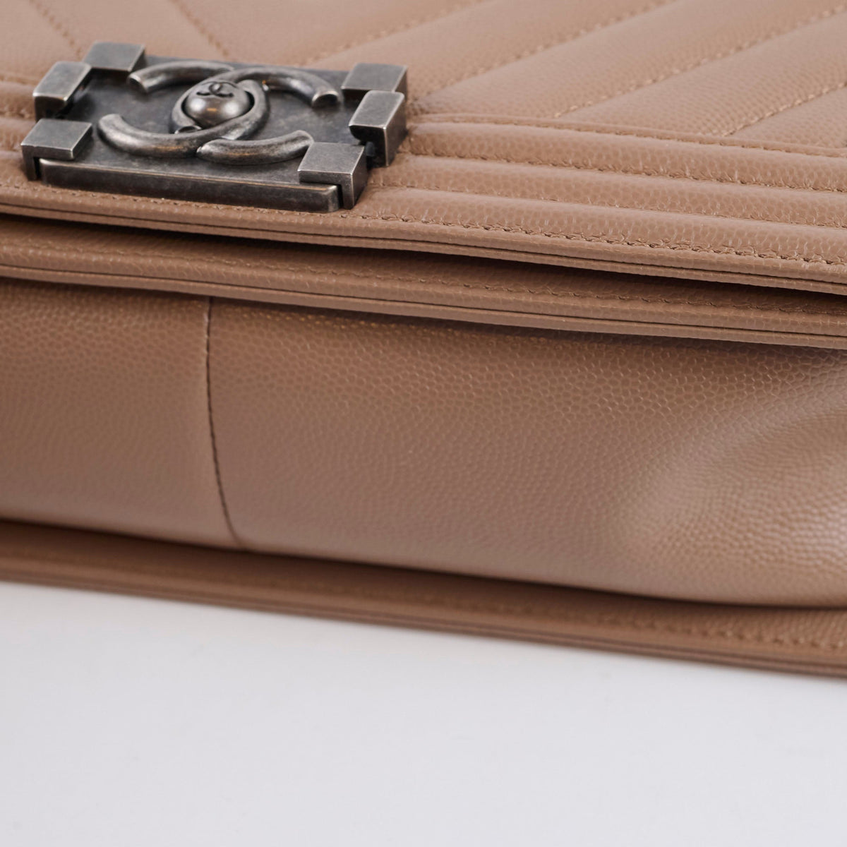 Chanel Old Medium Boy Chevron Taupe Latte Caviar - photo 10