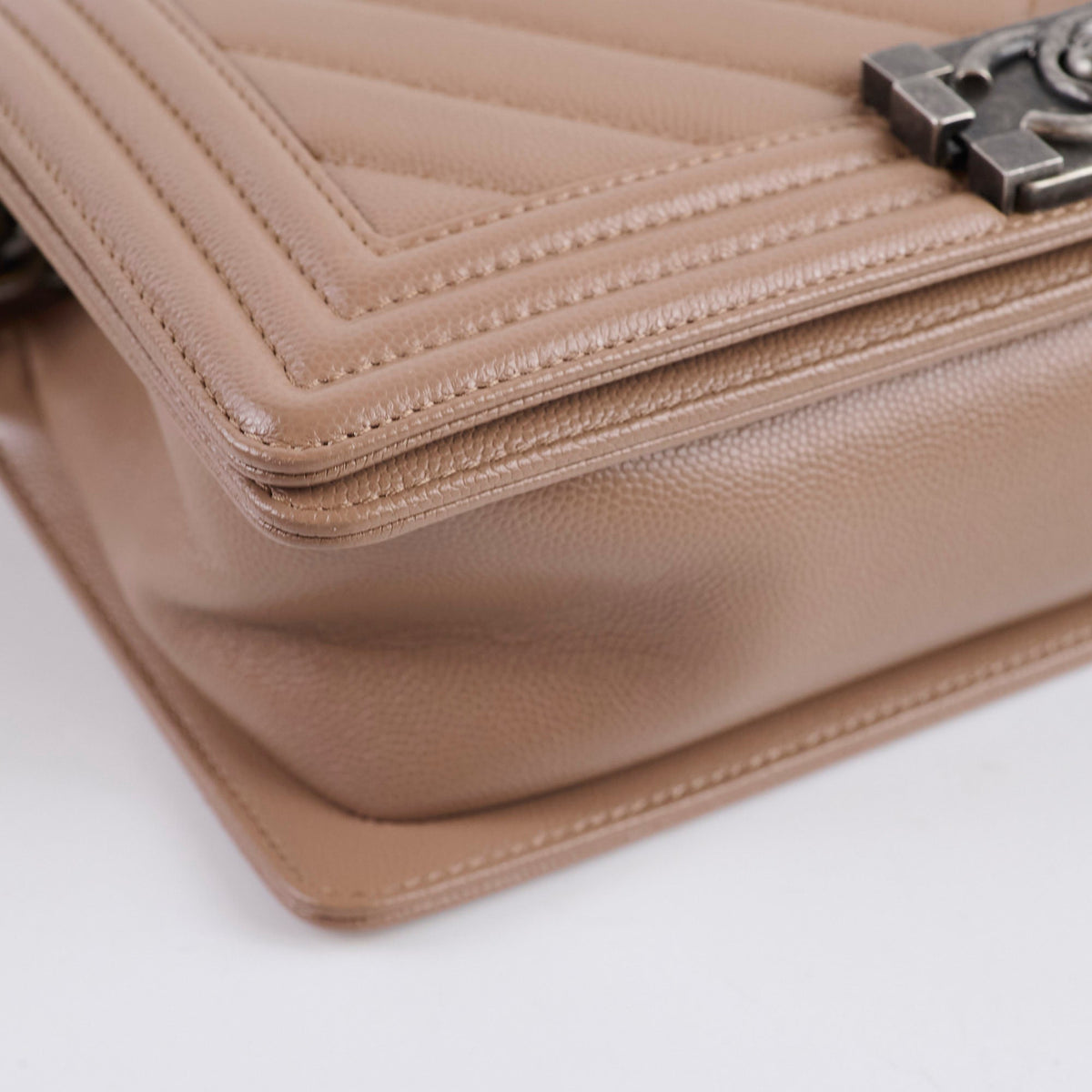 Chanel Old Medium Boy Chevron Taupe Latte Caviar - photo 9