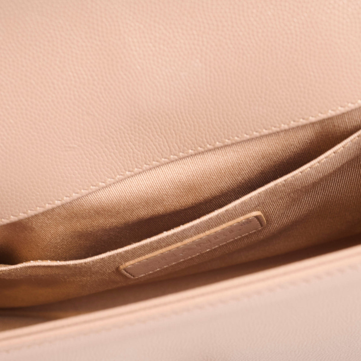 Chanel Old Medium Boy Chevron Taupe Latte Caviar - photo 5