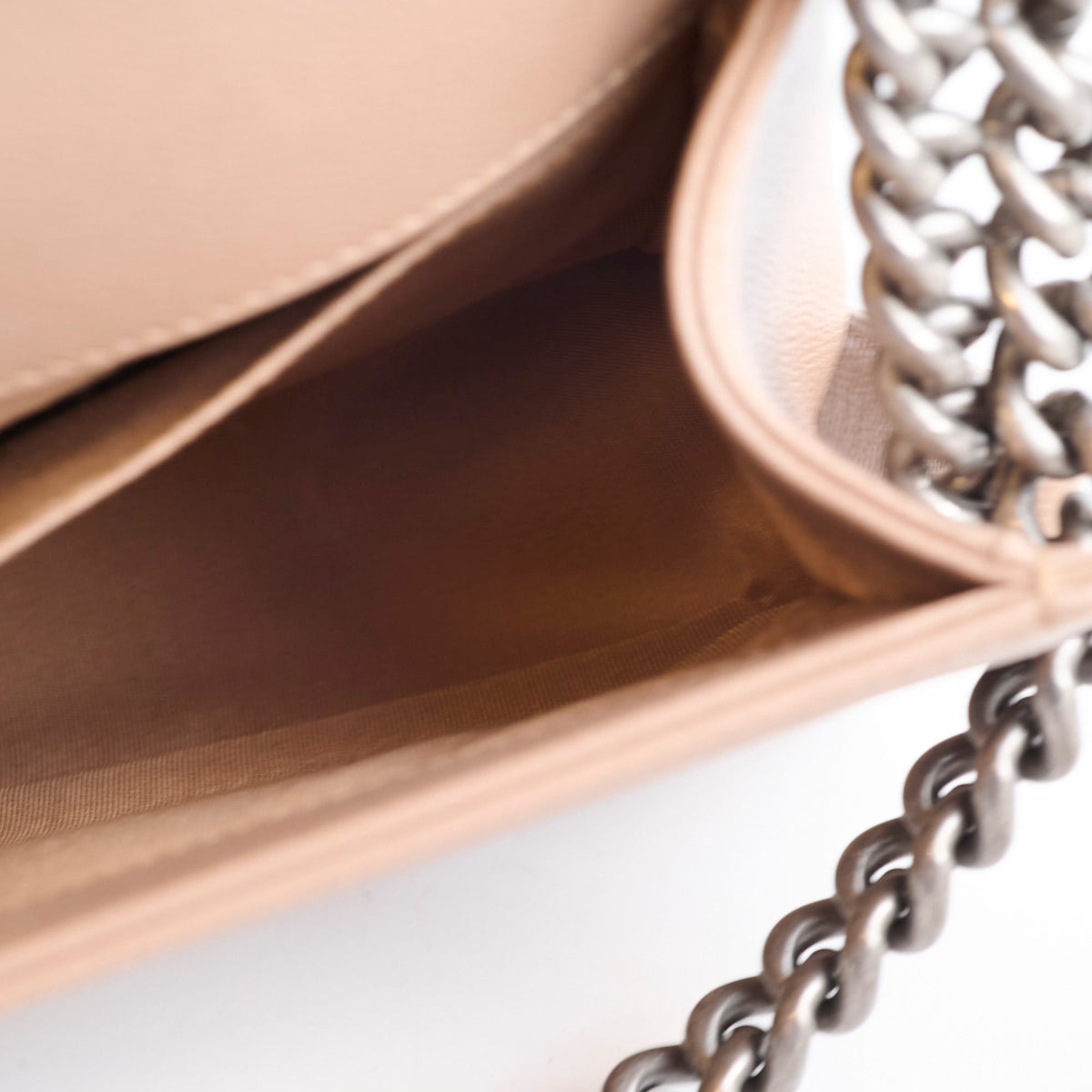 Chanel Old Medium Boy Chevron Taupe Latte Caviar - photo 7
