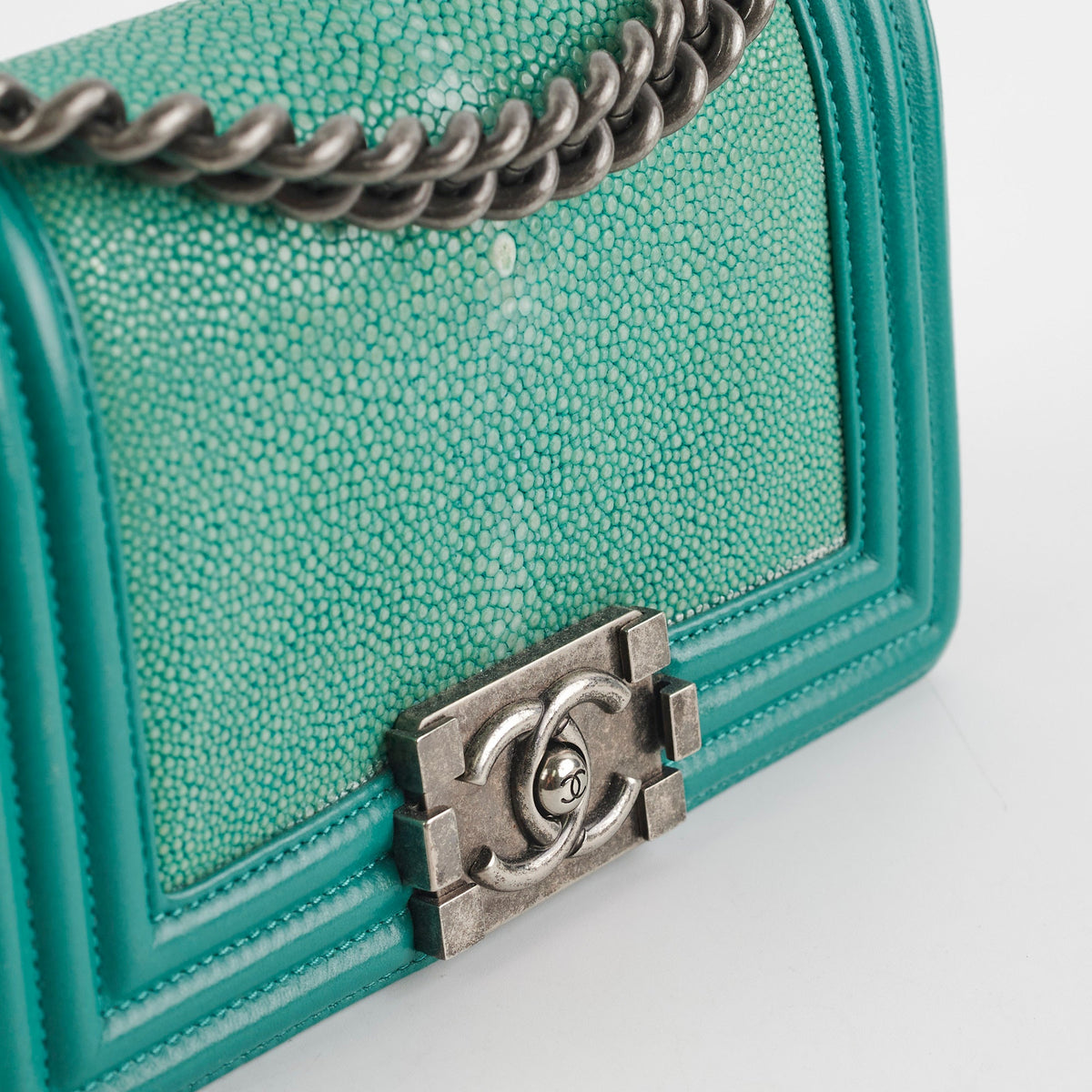 Chanel Small Turqoise Stingray Boy - photo 12