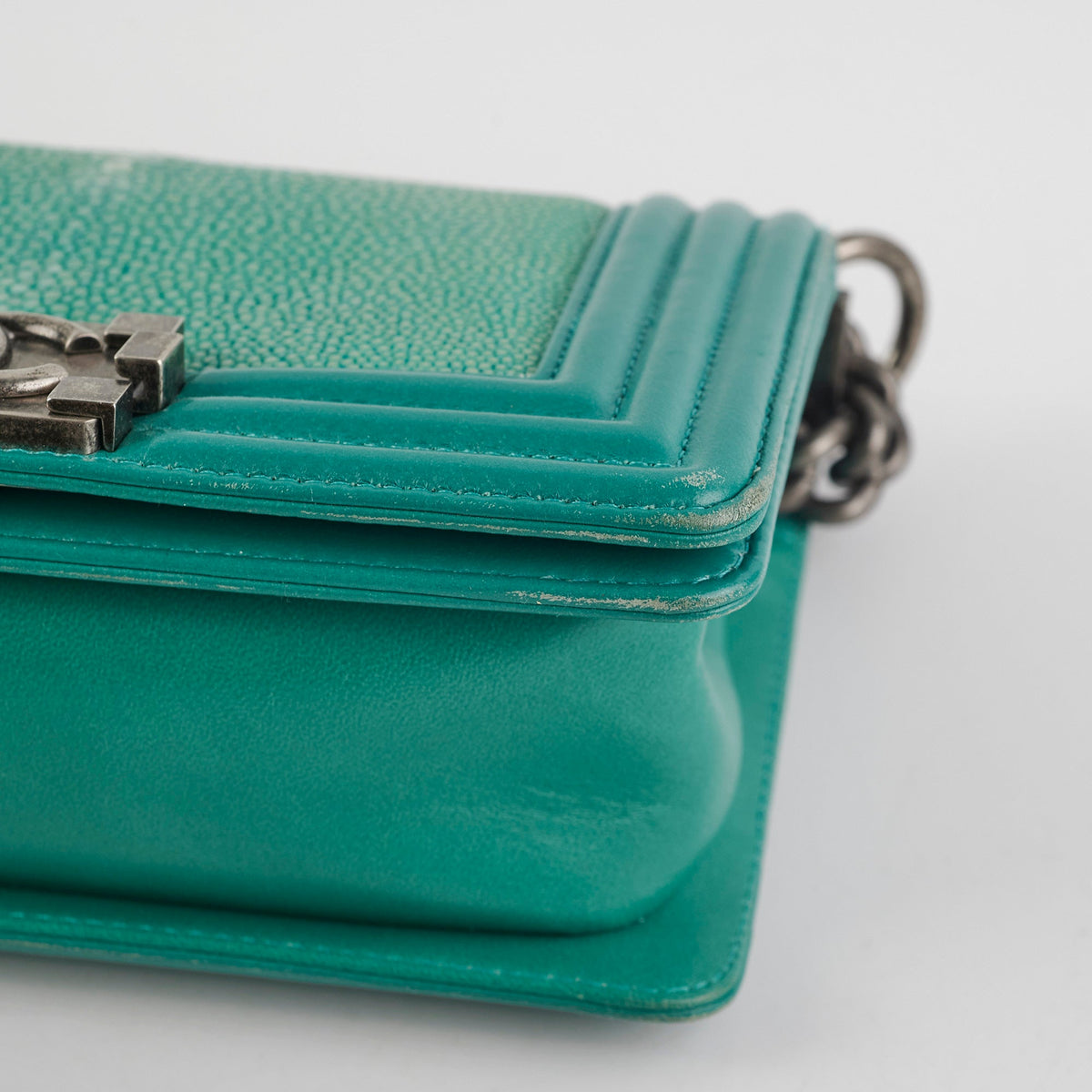 Chanel Small Turqoise Stingray Boy - photo 6