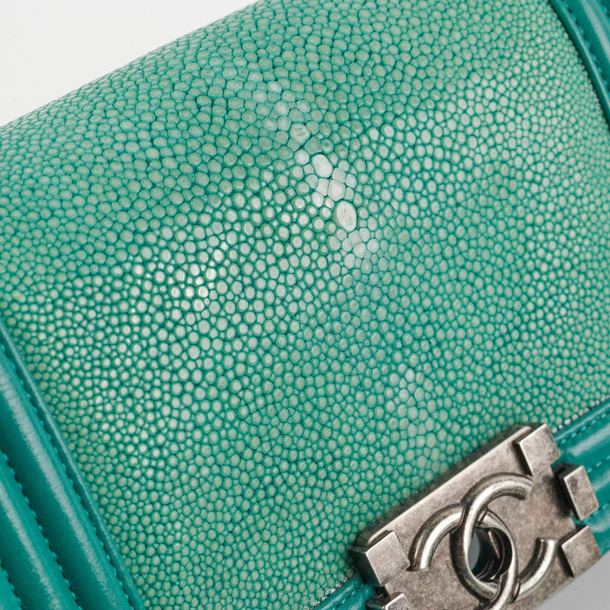 Chanel Small Turqoise Stingray Boy - photo 24