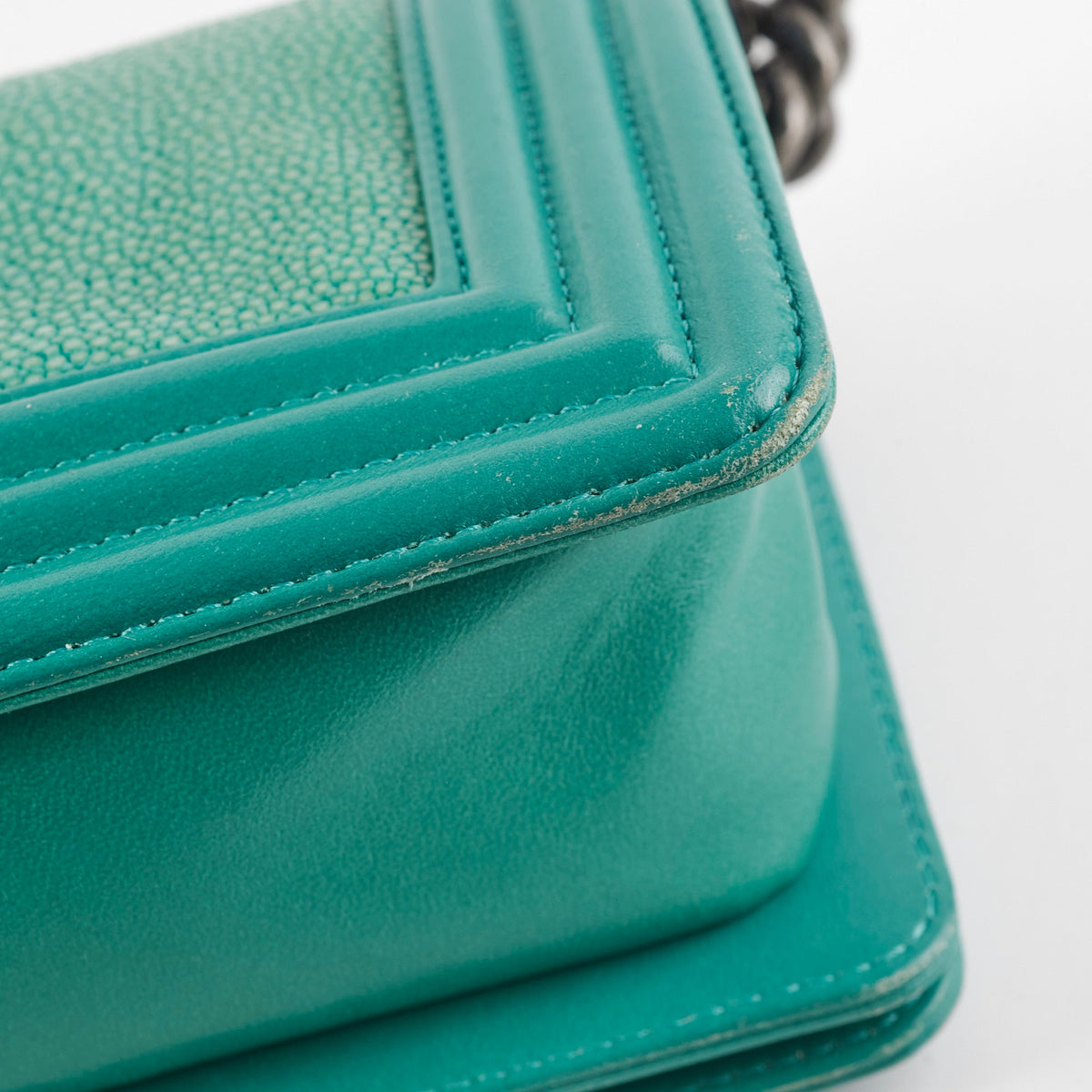 Chanel Small Turqoise Stingray Boy - photo 22