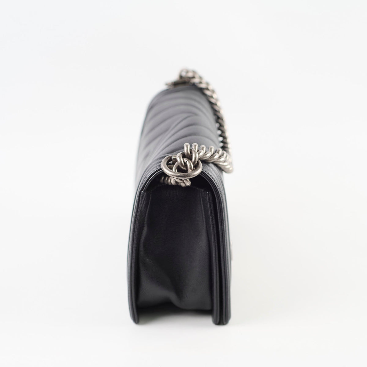 Chanel Old Medium Boy Chevron in Caviar Black - photo 3