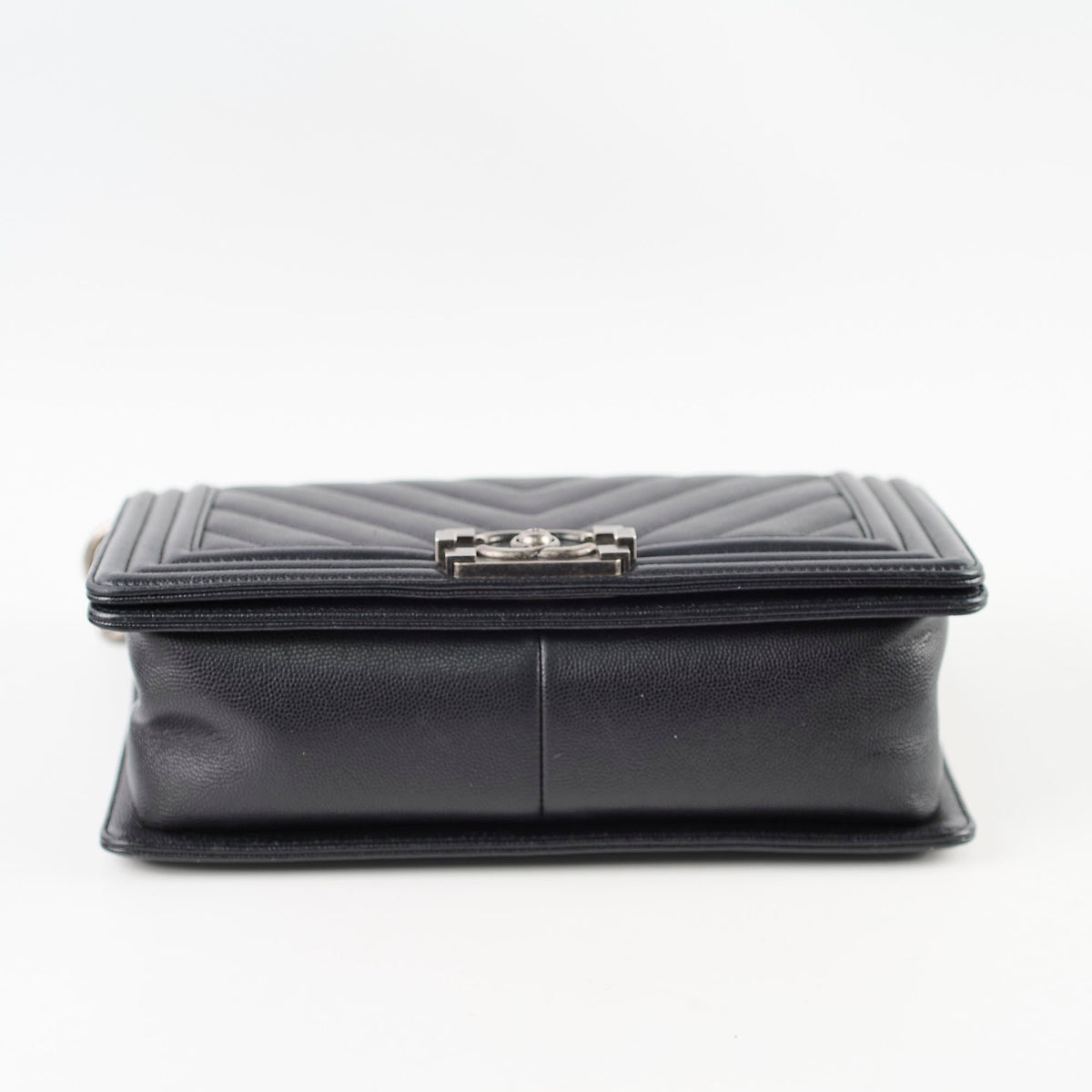 Chanel Old Medium Boy Chevron in Caviar Black - photo 4