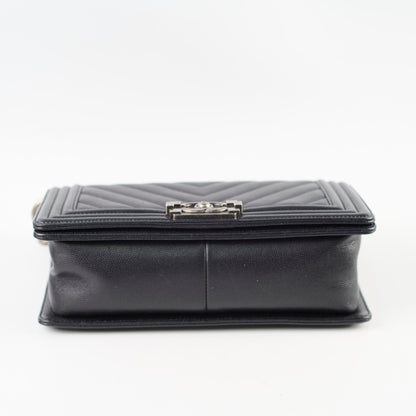 Chanel Old Medium Boy Chevron in Caviar Black - photo 4