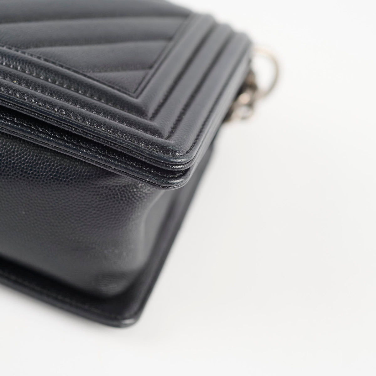 Chanel Old Medium Boy Chevron in Caviar Black - photo 5