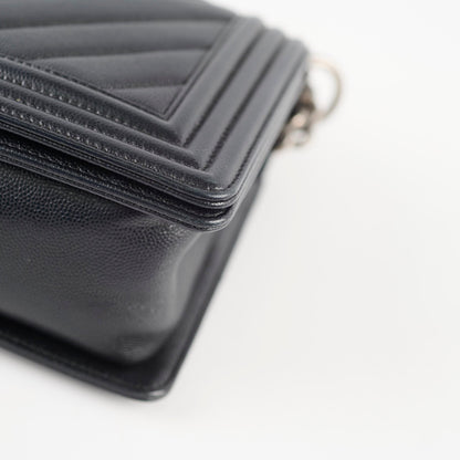 Chanel Old Medium Boy Chevron in Caviar Black - photo 5