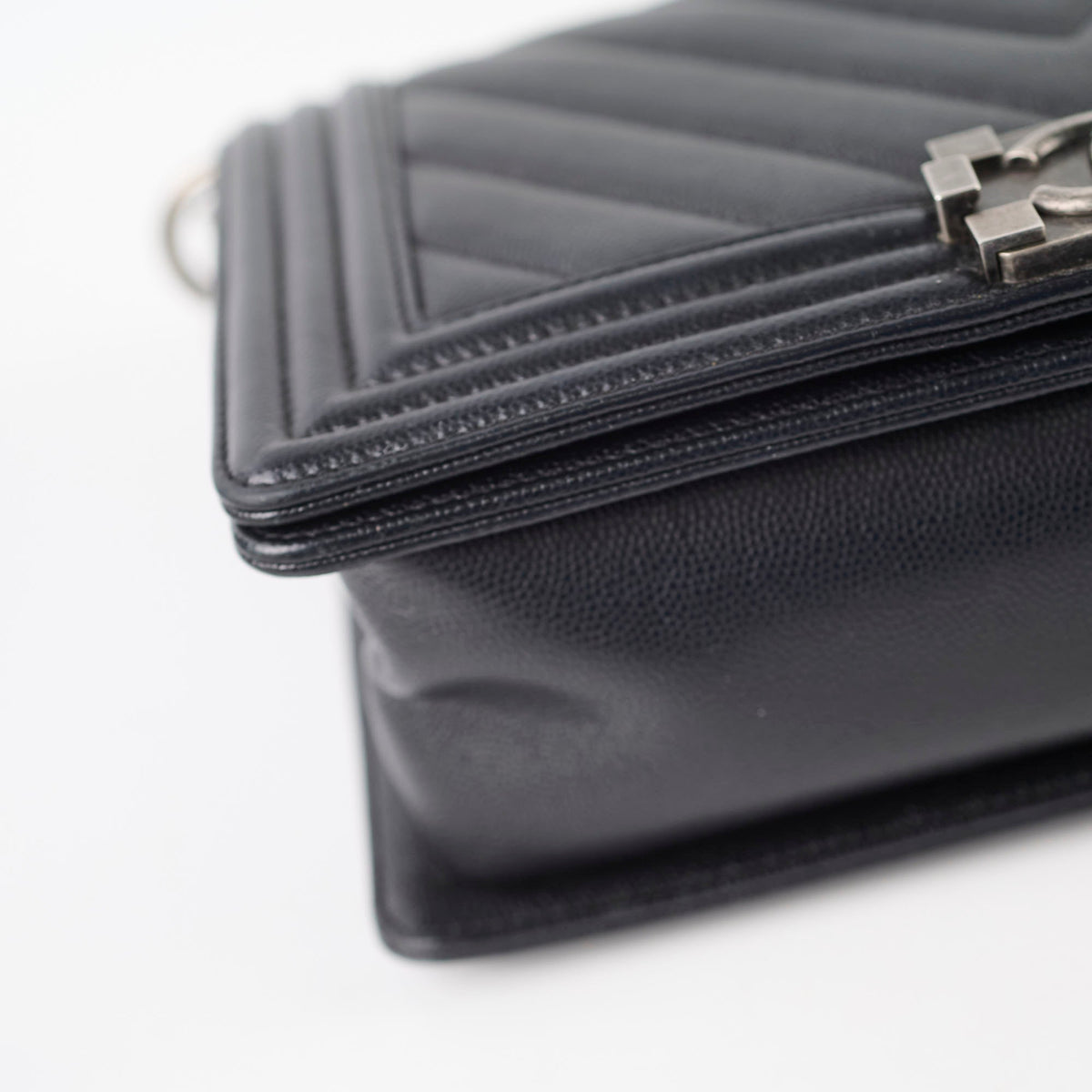 Chanel Old Medium Boy Chevron in Caviar Black - photo 7