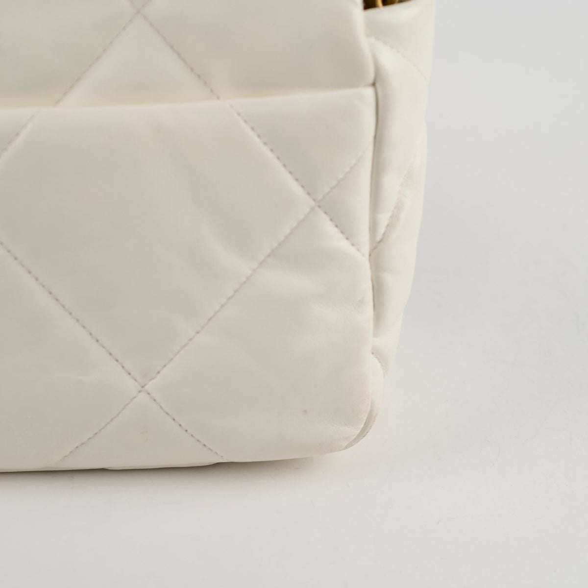 Chanel 19 Small White Microchip - photo 6