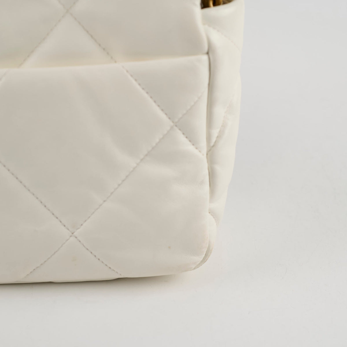 Chanel 19 Small White Microchip - photo 7