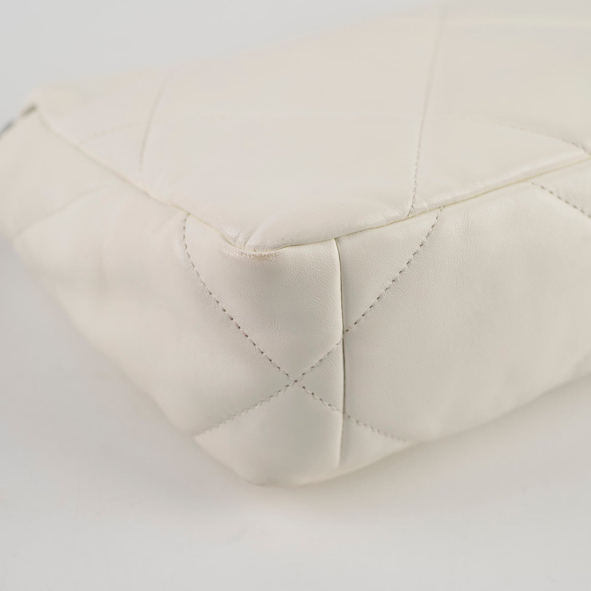 Chanel 19 Small White Microchip - photo 12