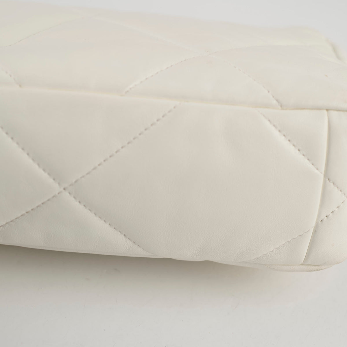 Chanel 19 Small White Microchip - photo 13