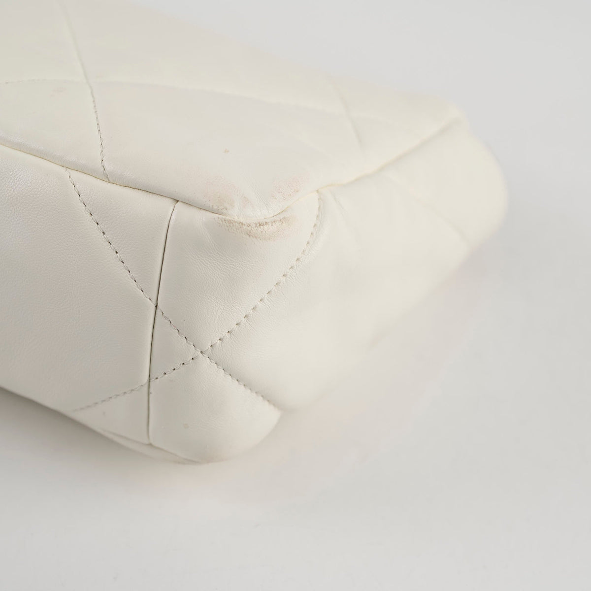 Chanel 19 Small White Microchip - photo 14