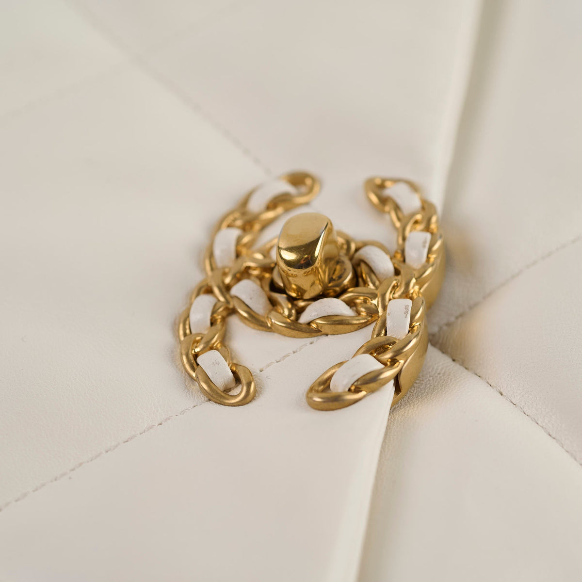 Chanel 19 Small White Microchip - photo 15