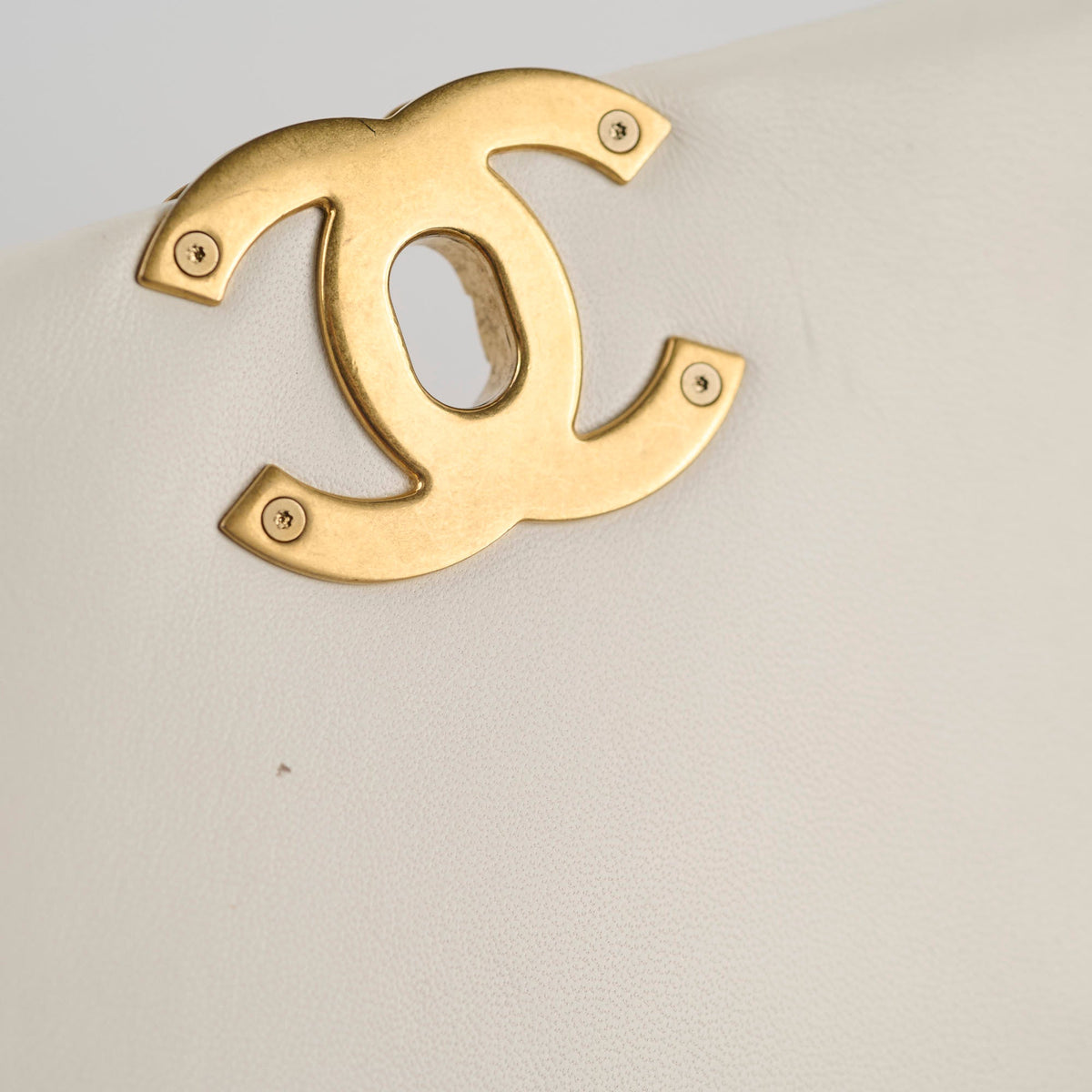 Chanel 19 Small White Microchip - photo 8