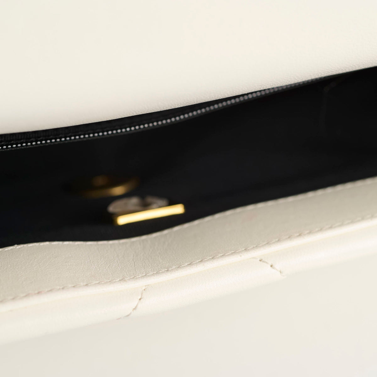 Chanel 19 Small White Microchip - photo 10