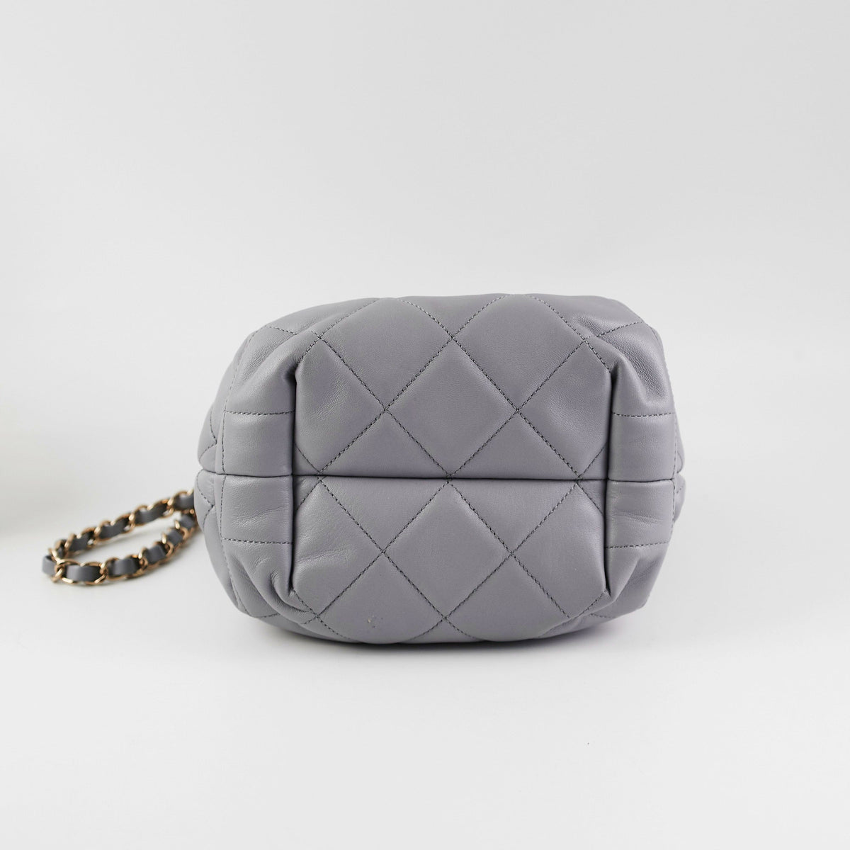 ITEM 28 - Chanel Lambskin Grey Bucket Bag - photo 4