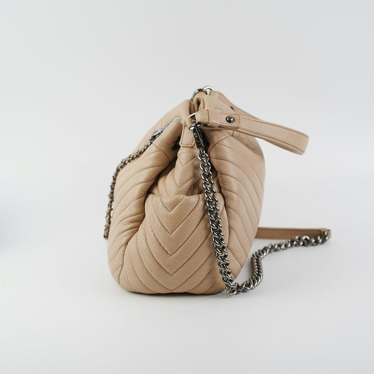 Chanel Chevron Beige Bucket Bag - photo 3