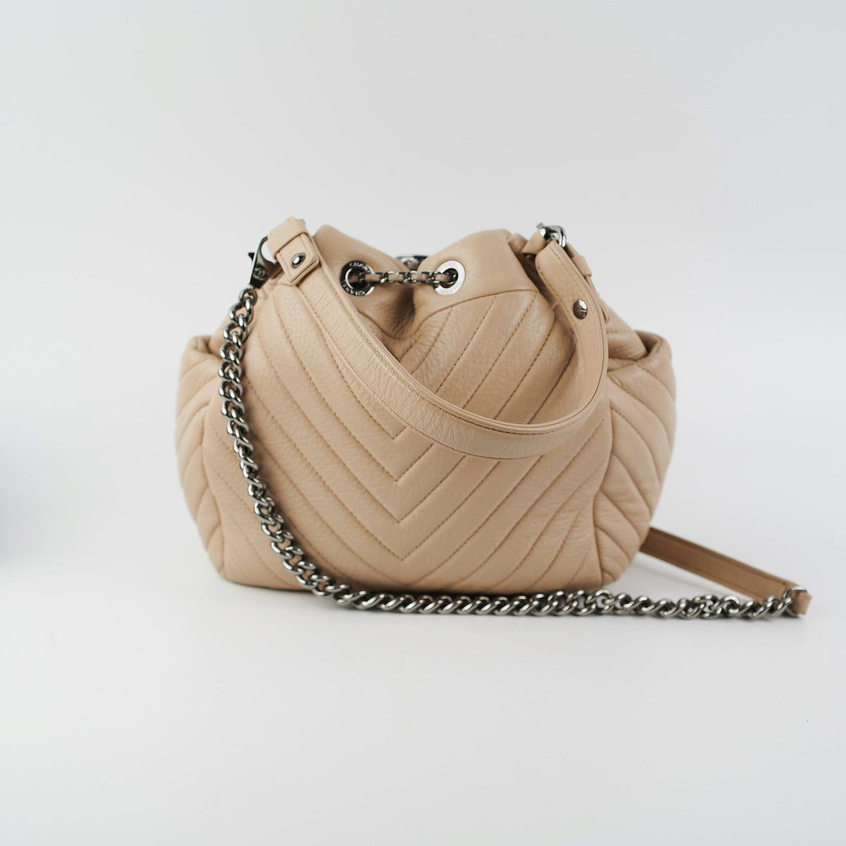 Chanel Chevron Beige Bucket Bag - photo 2
