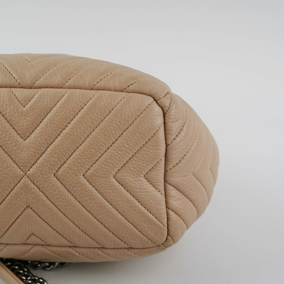 Chanel Chevron Beige Bucket Bag - photo 11