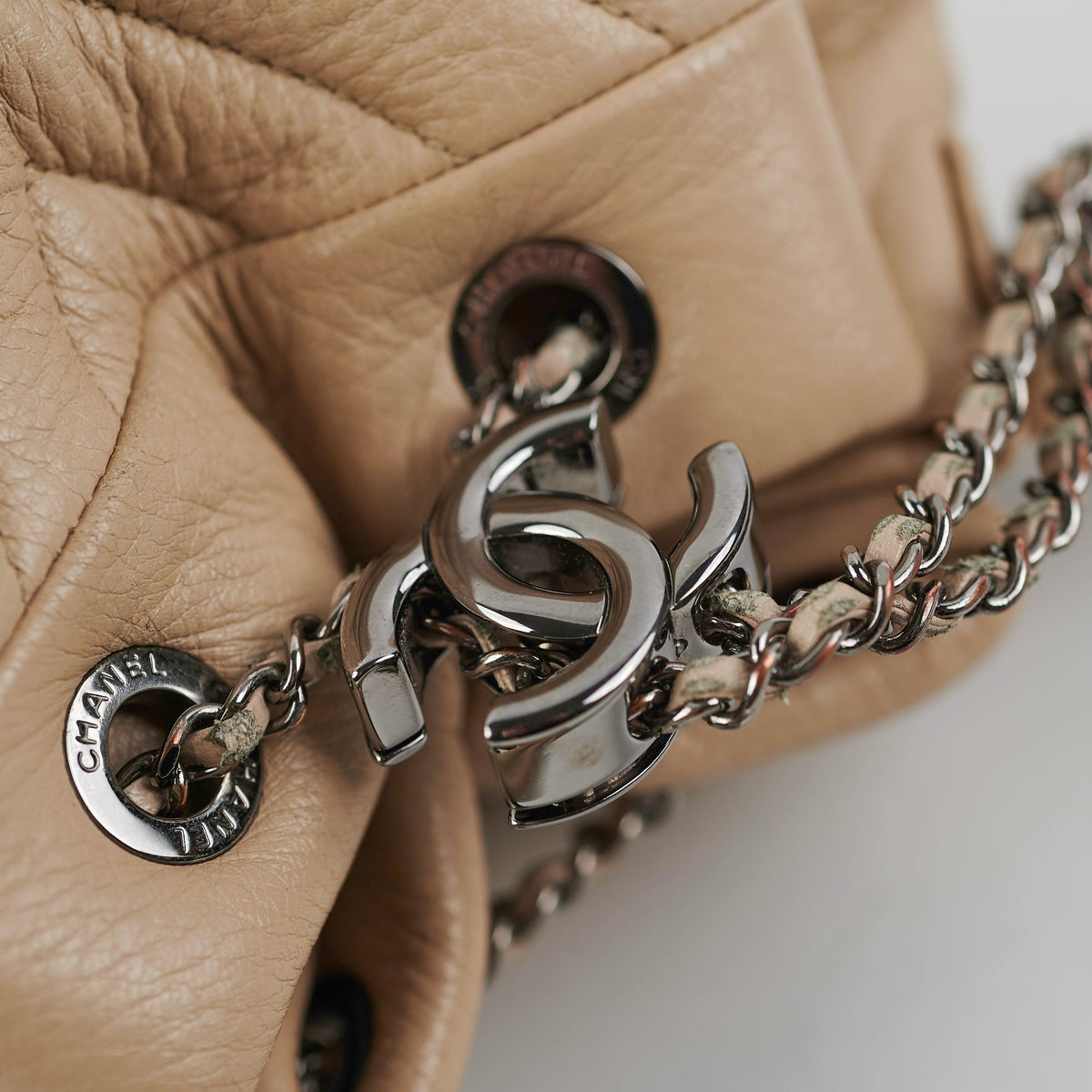 Chanel Chevron Beige Bucket Bag - photo 12