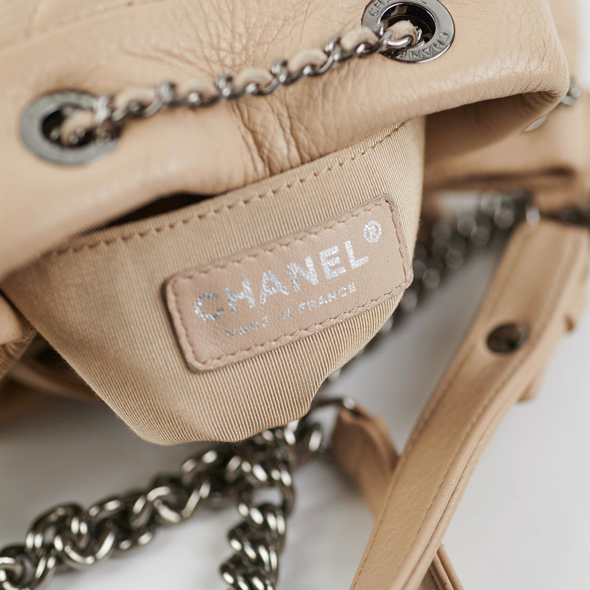 Chanel Chevron Beige Bucket Bag - photo 7