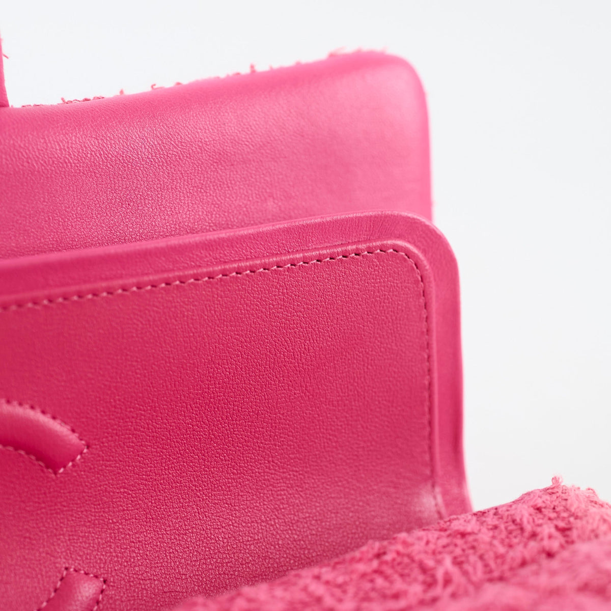 Chanel Medium Tweed Pink Classic Flap - photo 7