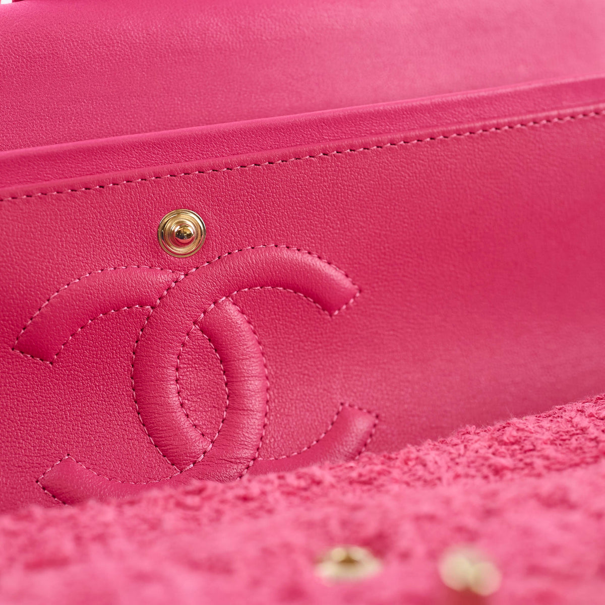 Chanel Medium Tweed Pink Classic Flap - photo 8