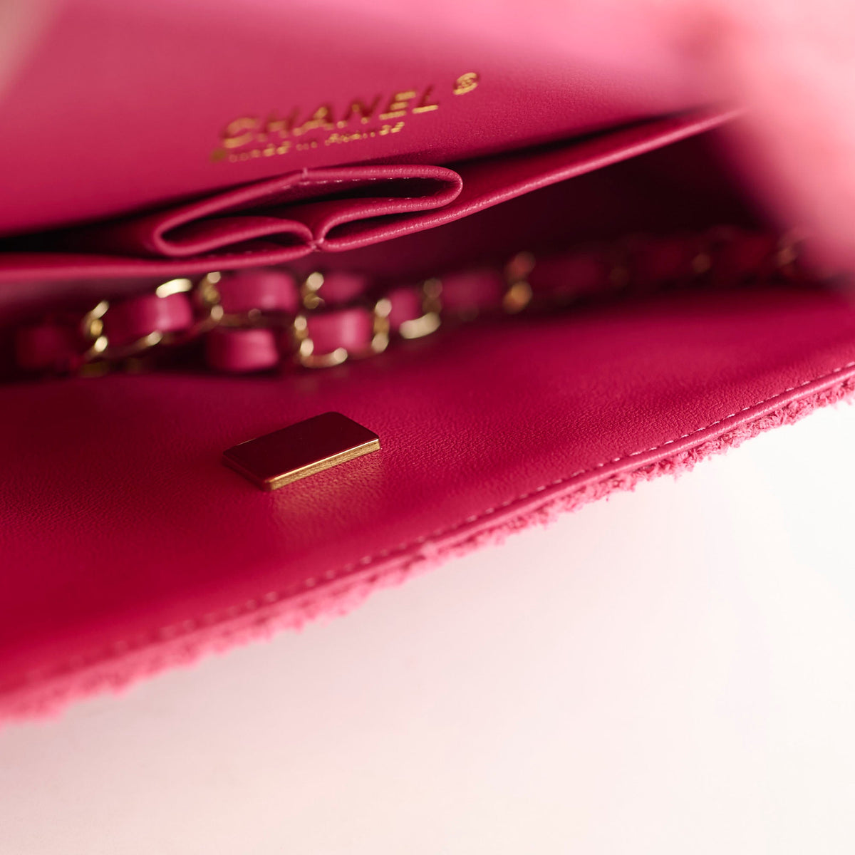 Chanel Medium Tweed Pink Classic Flap - photo 10