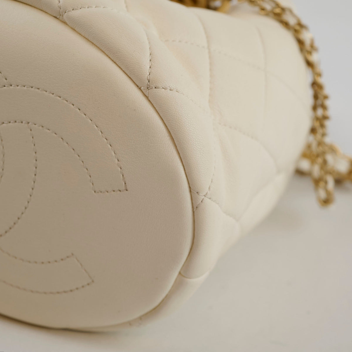 Chanel Pearl Top Handle Buckle Lambskin Microchip - photo 9
