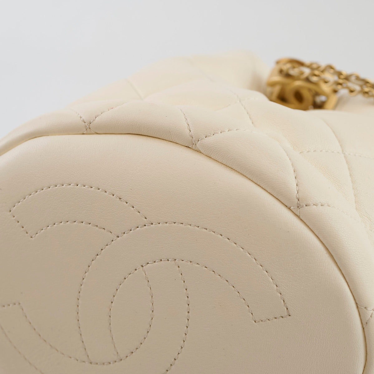 Chanel Pearl Top Handle Buckle Lambskin Microchip - photo 6