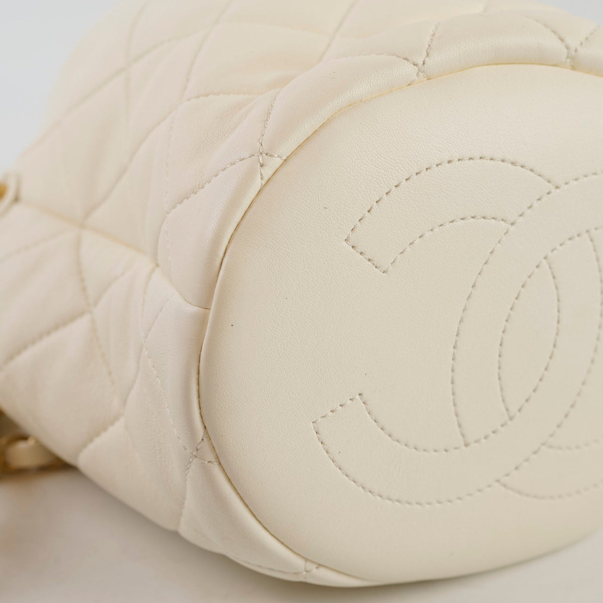 Chanel Pearl Top Handle Buckle Lambskin Microchip - photo 7