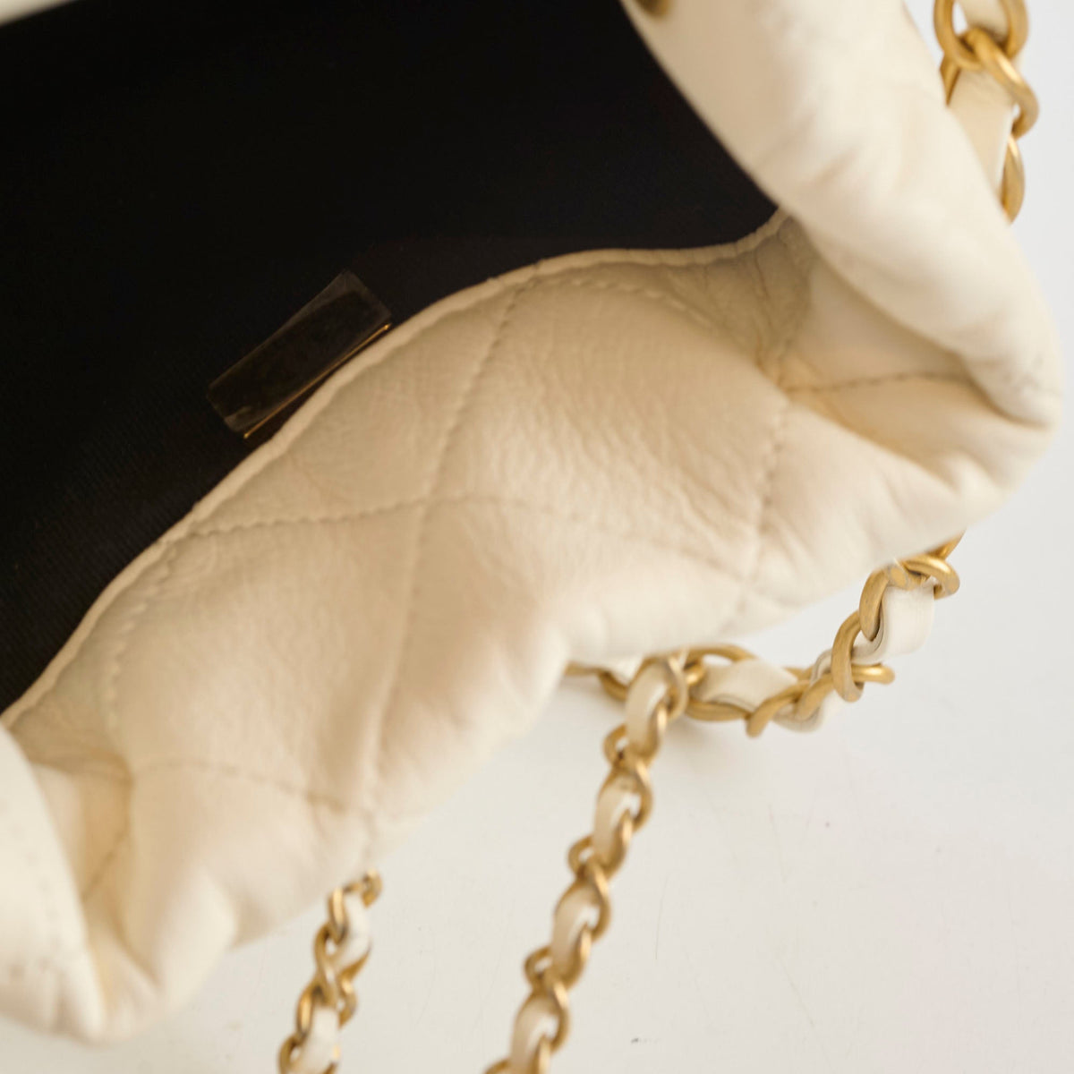 Chanel Pearl Top Handle Buckle Lambskin Microchip - photo 5