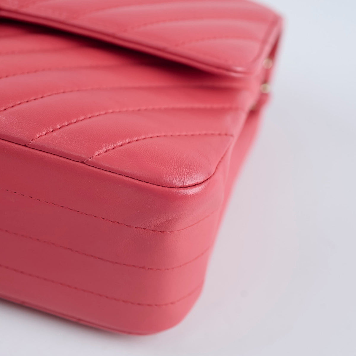 Chanel Medium Chevron Classic Flap Pink Calfskin - photo 15