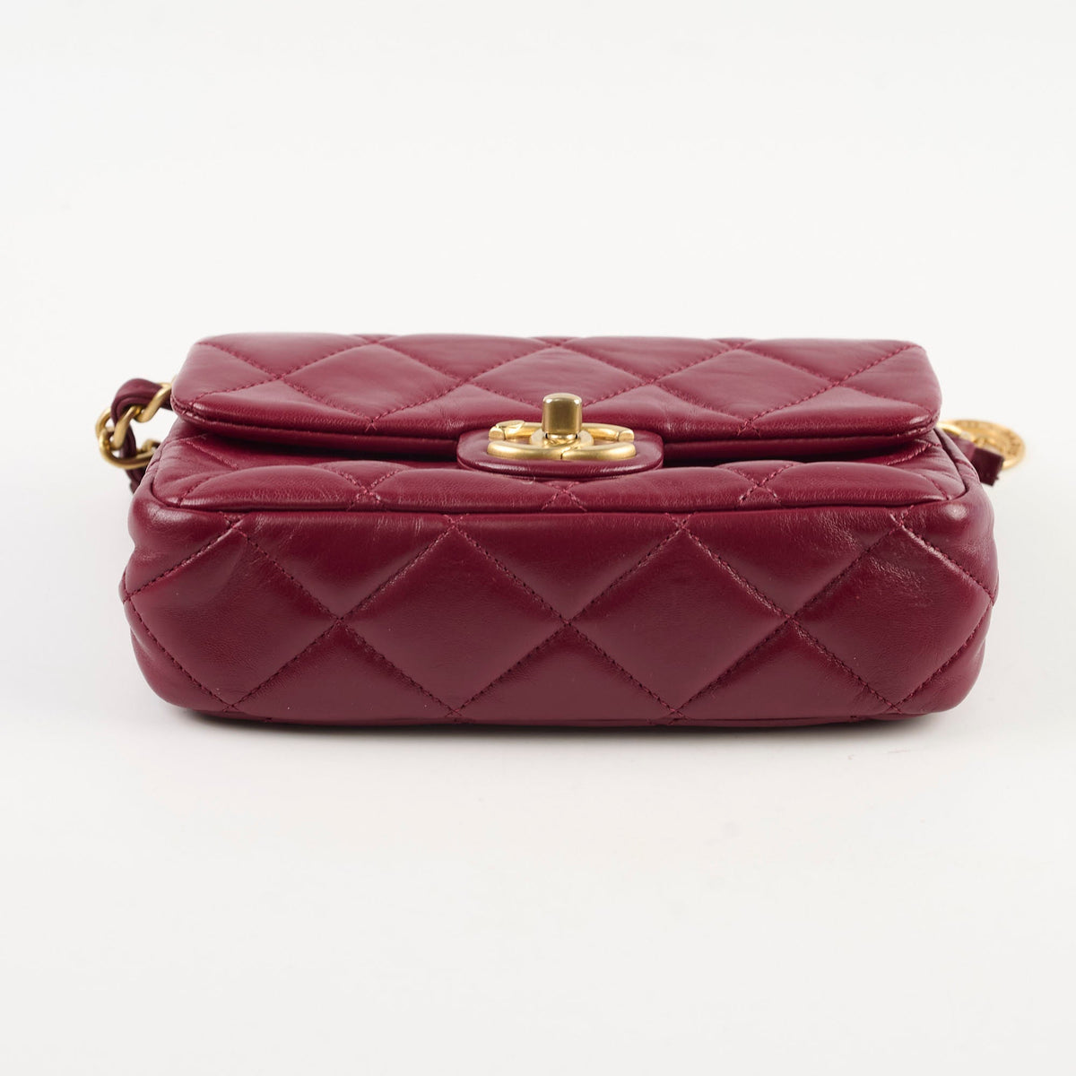 Chanel Seasonal Flap Burgundy Microchipped - photo 4